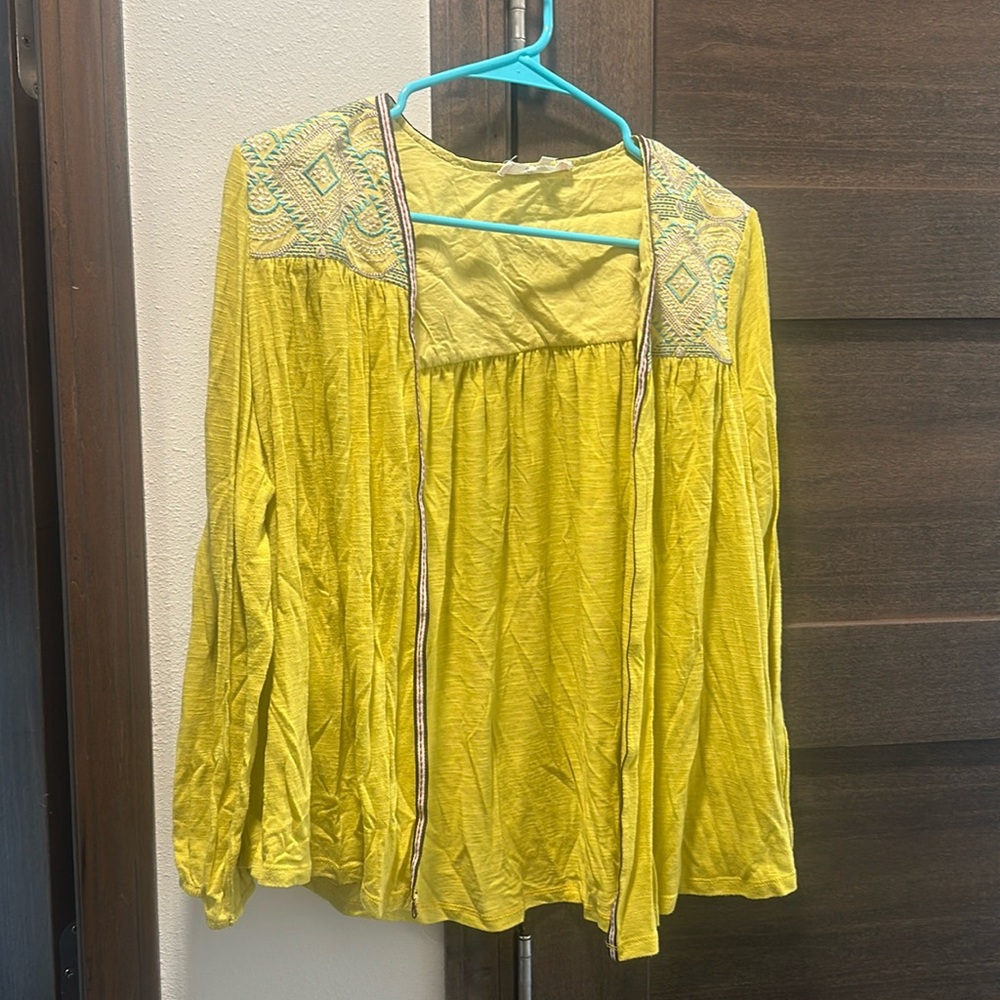 Medium Ezra Top